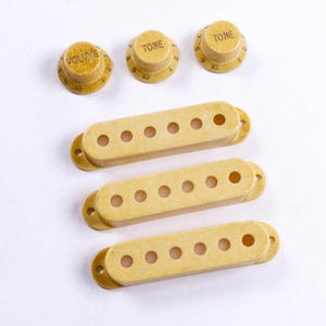 AGP™ Relic Micros, boutons et caches pour guitare de type Stratocaster, espacement des pôles de 52 x 52 x 52 mm, référence 712618