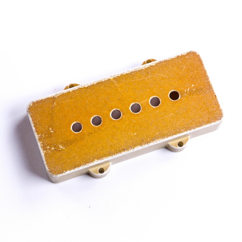 AGP ™ - Jazzmaster ® Guitar Single Pickup Cover 51mm Aged Relic #242633