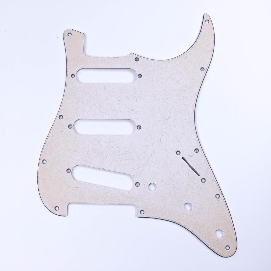 AGP ™ Stratocaster ® Aged Relic Single Coil SSS Guitar Pickguard ...