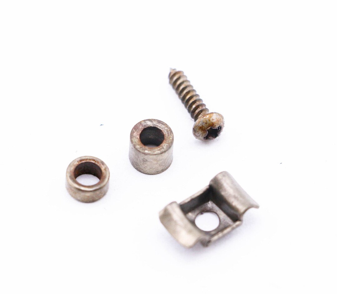 AGP ™ - Fender ® Strat ® Tele ® Aged Relic Butterfly String Retainer ...