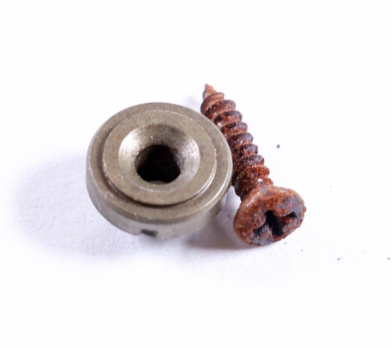 AGP ™ Vintage Round String Tree and Screw Relic Aged Nickel For Tele-Style Electric Guitars #521265
