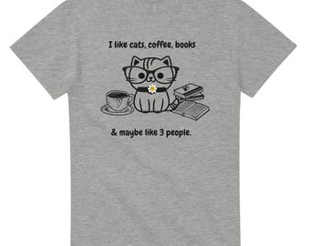 Me gustan los libros de café y gatos y tal vez me guste la camiseta unisex de cuello redondo de 3 People Heavyweight en varios colores.