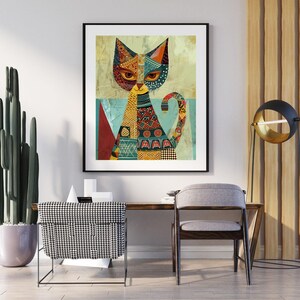 Peut inclure: Une impression d'art mural encadrée représentant un chat stylisé composé de divers motifs géométriques et de couleurs vives, notamment orange, bleu sarcelle, rouge et jaune. Le chat est représenté assis avec une queue courbée sur fond clair.