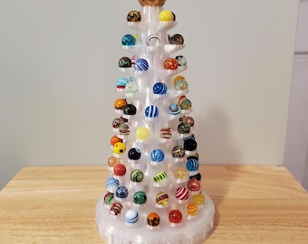 Expositor translúcido con forma de árbol para canicas de hasta 1,9 cm (canicas no incluidas).