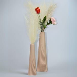 Moderne geometrische Vase: olivgrünes minimalistisches Dekor