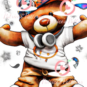 Pu&ograve; includere: Un orsacchiotto di cartone animato che indossa un berretto da baseball al contrario, occhiali da sole e cuffie. L'orso indossa una maglietta bianca con un design circolare arancione e pantaloni marroni. L'orso &egrave; in piedi con le braccia alzate in aria.