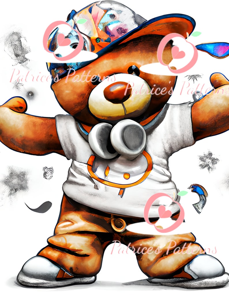 Pu&ograve; includere: Un orsacchiotto di cartone animato che indossa un berretto da baseball al contrario, occhiali da sole e cuffie. L'orso indossa una maglietta bianca con un design circolare arancione e pantaloni marroni. L'orso &egrave; in piedi con le braccia alzate in aria.