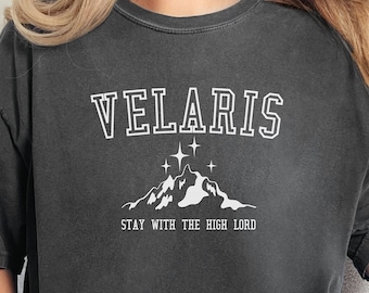 Camiseta Velaris Camiseta ACOTAR Inspirada en Sarah J Maas Regalo para amantes de los libros para lectores Camiseta Rhysand Traje de corte nocturno Colores de comodidad literaria 1717
