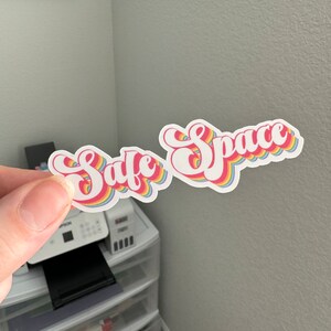 Safe Space-sticker met retro-ontwerp, waterdichte sticker voor bidon trots maand sticker transgender sticker bondgenoot sticker