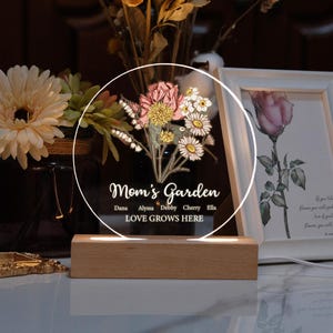 Custom Mom&#39;s Garden LED Night Light: Personalized Floral Gift