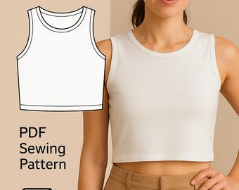 Puede incluir: Un top corto blanco sin mangas con cuello redondo. La imagen incluye un diagrama del top y el texto "Sleeveless Crop Top" y "PDF Sewing Pattern". La modelo lleva un top corto blanco y pantalones color canela.