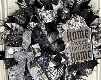 Halloween Wreath, Black and Grey Skull Wreath, Spooky Wreath, Spider Wreath, Haunted Home Wreath,Halloween Gifts, Fall Gifts, halloween swag