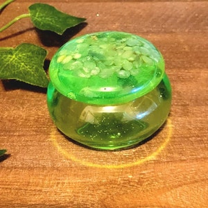 small jade jar