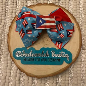 Lazo para niña con bandera de Puerto Rico, jibarita y flor de maga. Puerto Rico Flag Bow | Boricua Hair Bow | Latina Hair Bows. Moños
