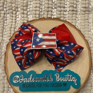 Lazo para niña con bandera de Puerto Rico, jibarita y flor de maga. Puerto Rico Flag Bow | Boricua Hair Bow | Latina Hair Bows. Moños