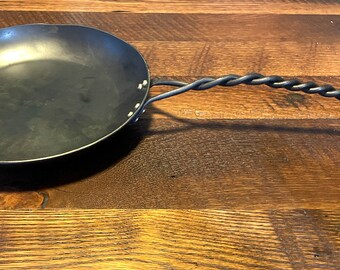 Forged carbon steel skillet/frying pan.