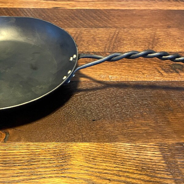 Forged carbon steel skillet/frying pan.