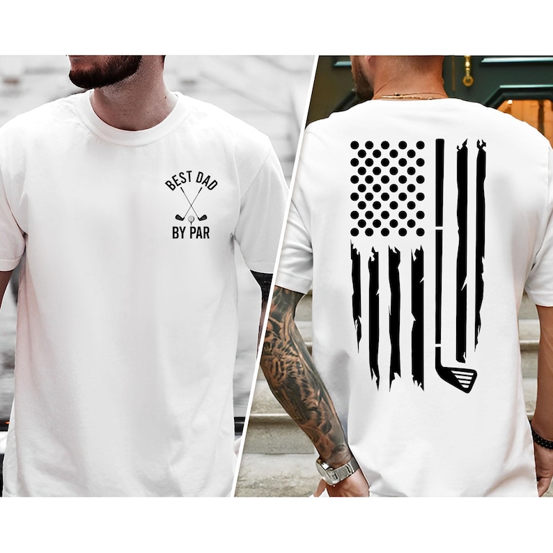 Peut inclure: T-shirt blanc avec un motif noir de clubs de golf crois&eacute;s et le texte "Best Dad By Par". Le dos du t-shirt pr&eacute;sente un motif de drapeau am&eacute;ricain d&eacute;labr&eacute; avec un club de golf.