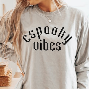 Espooky Vibes Comfort Colors Long Sleeve Shirt, Spooky Season, Latina Halloween, Funny Spanish Teacher Shirt, Bruja, latinx, Creepy Season