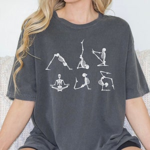 Cute Yoga Comfort Colors Oversized T-Shirt, Festive Halloween, Skeleton Yoga Gift, Trendy Spooky Season Tee-Shirt, Fall Vibes, Yogi Namaste