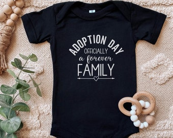Camisetas de família combinando para o dia da adoção, camisetas adotadas, presente de adoção, família para sempre, oficialmente uma família, camisetas de anúncio de adoção