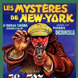 Pode incluir: Cartaz de cinema vintage de "Les Mystères de New-York". A ilustração mostra uma figura com uma bandana vermelha e um boné, apontando uma arma. O texto amarelo arrojado destaca-se num fundo azul. Um anúncio de cinema clássico.