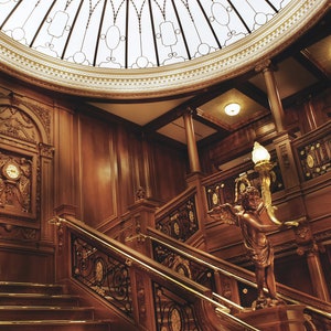 RMS Titanic Ship First Class Staircase White Star Line (1912) - 17&quot; x 22&quot; Fine Art Print