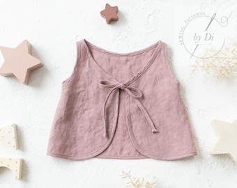 Motif à nouer dans le dos. Crop top dos nu GAJA. Haut simple mais original pour fille de 2 à 7 ans. Patron de couture PDF pour vêtements pour enfants.