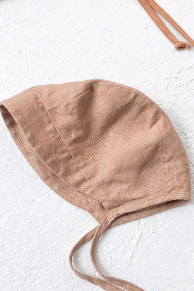 Mönster för babyhatt. Paket med 3. Babyhatt med volang. Babyhatt med brätte. Storlekar 0-24 månader. bild 4