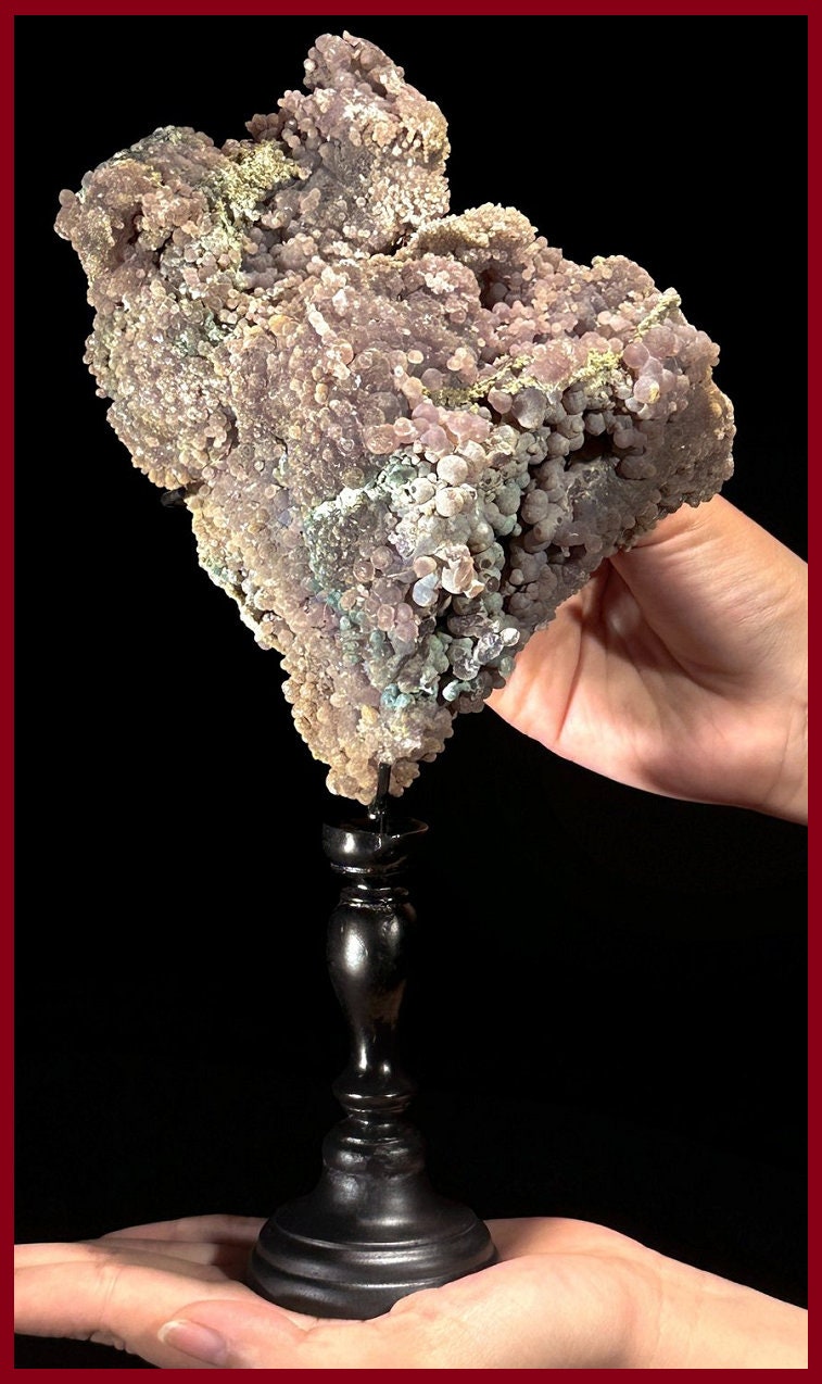 Beautiful grape agate of 1 kg 549 grams