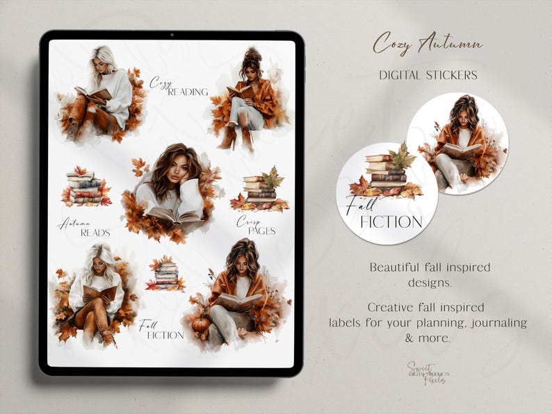 Op de afbeelding: Digitale stickers met een gezellig herfstthema. De afbeelding toont illustraties van mensen die boeken lezen, omringd door herfstbladeren. Tekst bevat "Cozy Reading", "Autumn Reads", "Cozy Pages" en "Fall Fiction".