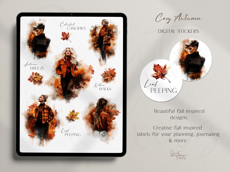Op de afbeelding: Digitale stickers met een gezellig herfstthema. De afbeelding toont aquarel illustraties van vrouwen in herfstkleding, herfstbladeren en tekst zoals "Colorful Canopies" en "Leaf Peeping". De stickers zijn ontworpen voor planning en journaling.