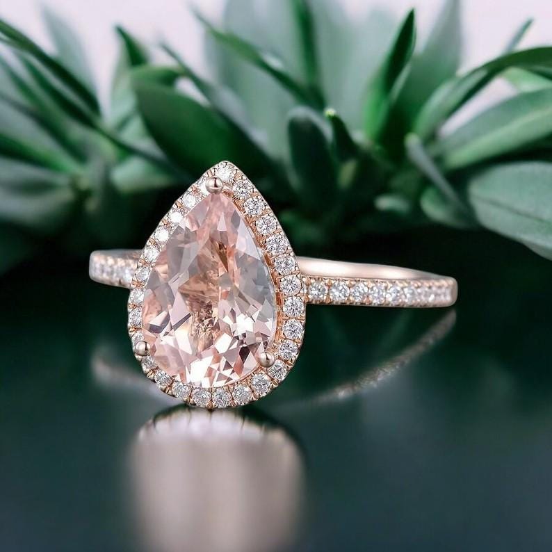 ペアシェイプのモルガナイト婚約指輪、14Kローズゴールドのハロー