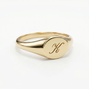 Anillo con inicial de oro macizo de 14 quilates • Anillo con sello personalizado