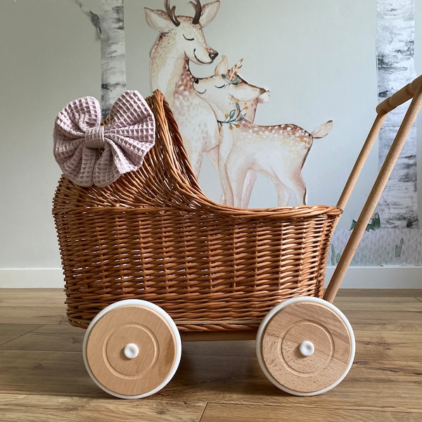 PREMIUM wicker pram, with mattress and bedding for each trolley included.Handmade, NATURAL