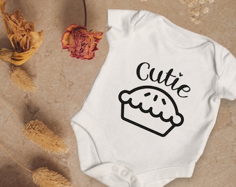 Cutie Pie SVG PNG, Tutine per bambini autunnali, maglietta carina per bambini in formato SVG PNG, neonato in formato SVG, citazioni per bambini in formato SVG