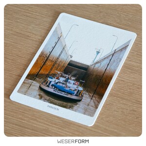 Minden Postkarte mit einem Schiff in der Schachtschleuse auf hochwertigen Fineart-Fotopapier - Ansichtskarte - Grußkarte