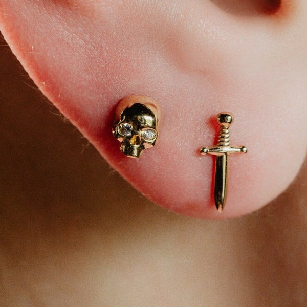 14K Solid 585 Gold Diamond Skull Piercing, Fine Body Jewelry, Helix Piercing, Tragus Piercing, Gold Memento Mori Earring, 18G Skull Earring