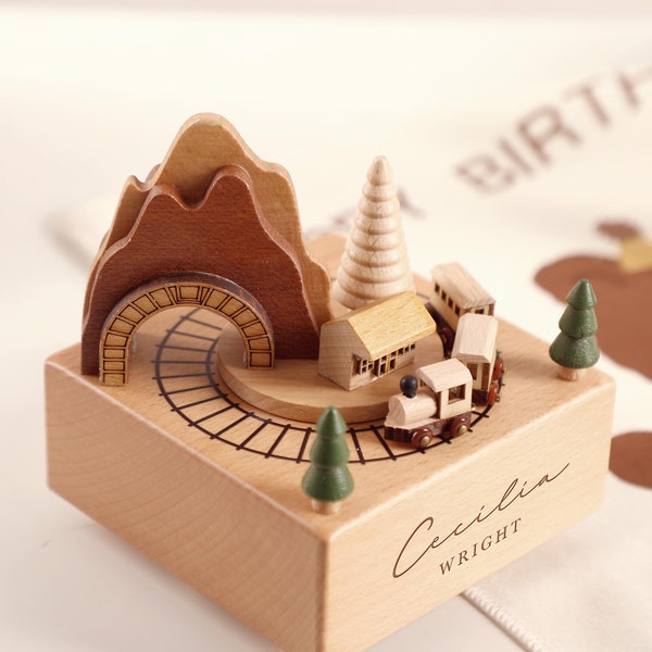 Spieluhr aus Holz, handgefertigte Spieluhr aus Holz, Zug-Geburtstags-Spieluhr, 1. Geburtstag, personalisiertes Spieluhr-Geschenk, Babyparty-Geschenk