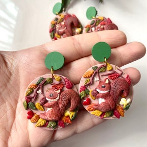 Ekorrörhänge, naturälskare, höstörhänge, höstörhänge, presentörhänge, örhänge i varma färger, polymerleraörhänge, handgjort örhänge
