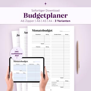 Puede incluir: Una plantilla de planificador de presupuesto digital e imprimible con un diseño mensual que incluye columnas para ingresos, costos variables, costos fijos y totales. El texto incluye 'Sofortiger Download', 'Budgetplaner', 'A6 Zipper', 'A6', 'A5', 'A4', '3 Varianten', 'Monatsbudget', 'Einnahmen', 'Betrag', 'Variable Kosten', 'Gesamt', 'Fixkosten', 'Ausgaben', 'Sinking Funds' e 'inkl. ausfüllbarer PDF'.
