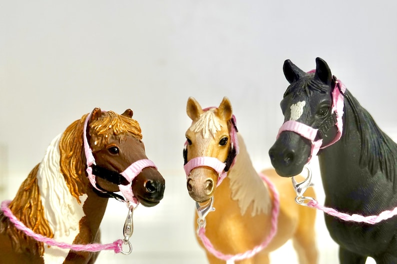 Schleich Horse Svart/Rosa Grimma - NY OCH FÖRBÄTTRAD bild 8