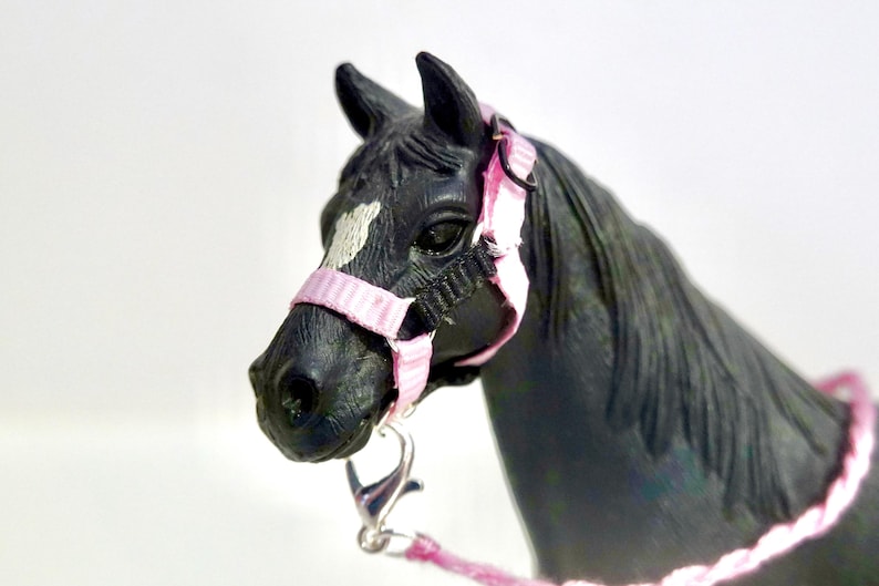 Schleich Horse Svart/Rosa Grimma - NY OCH FÖRBÄTTRAD bild 7