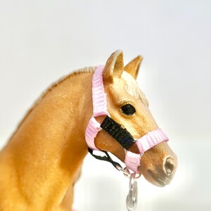 Schleich Horse Svart/Rosa Grimma - NY OCH FÖRBÄTTRAD bild 2