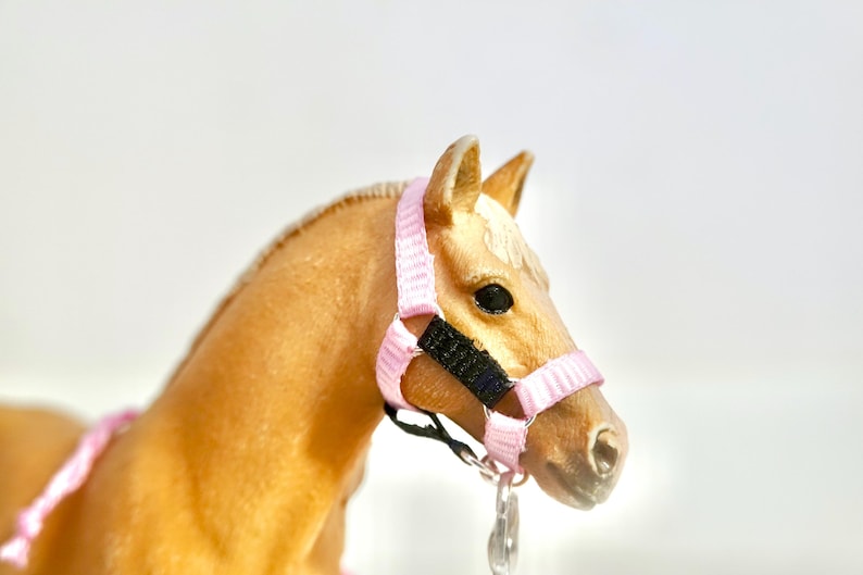 Schleich Horse Svart/Rosa Grimma - NY OCH FÖRBÄTTRAD bild 2