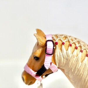 Schleich Horse Svart/Rosa Grimma - NY OCH FÖRBÄTTRAD bild 4