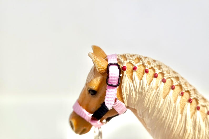 Schleich Horse Svart/Rosa Grimma - NY OCH FÖRBÄTTRAD bild 4