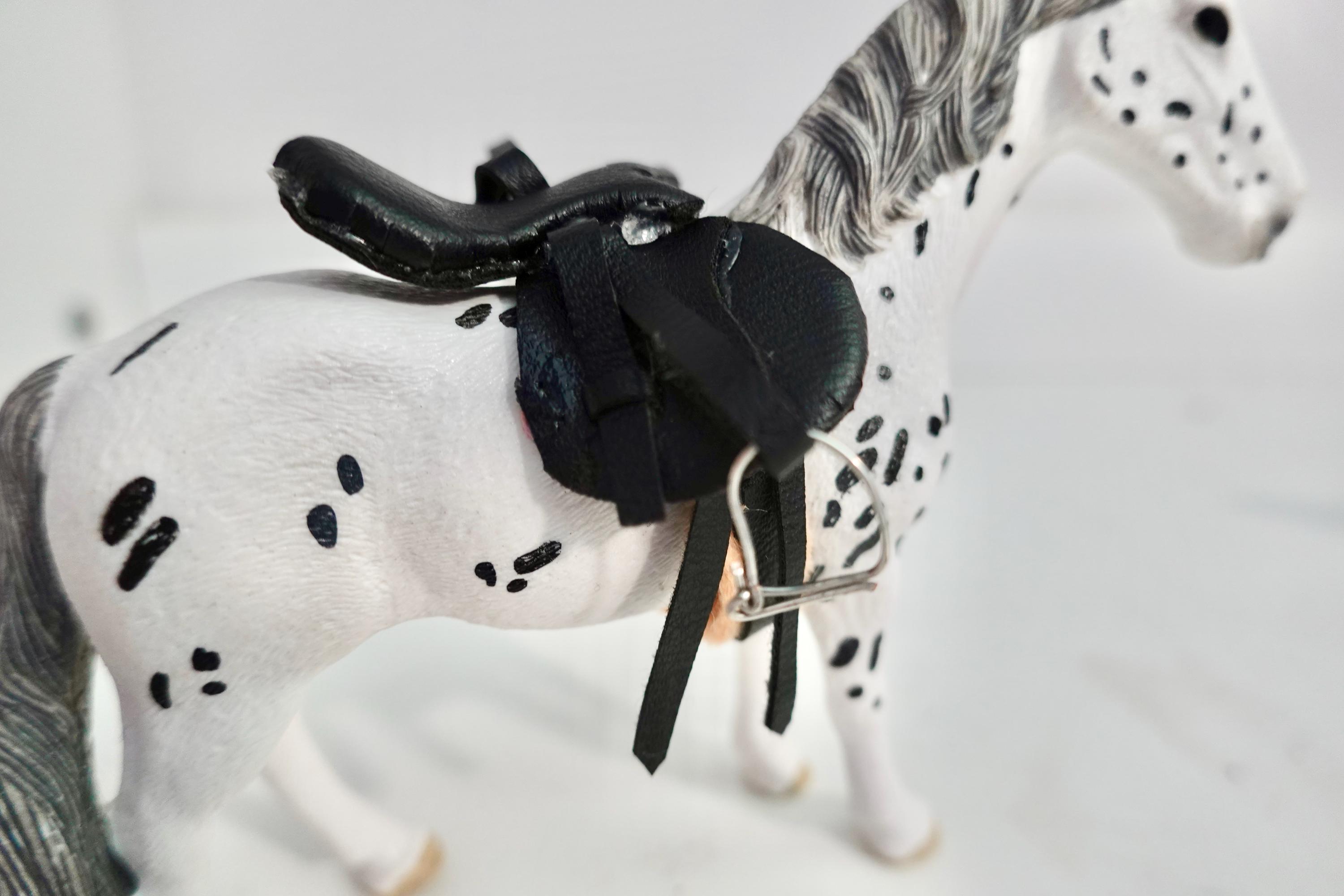 Selle Western Miniature Fait Main - Style Churro - Cuir Floral Blanc - Décorative