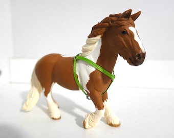 Zielone uprzęże Schleich Chonky Horse