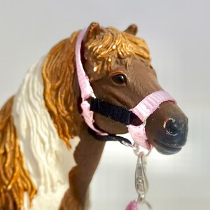Schleich Horse Svart/Rosa Grimma - NY OCH FÖRBÄTTRAD bild 6